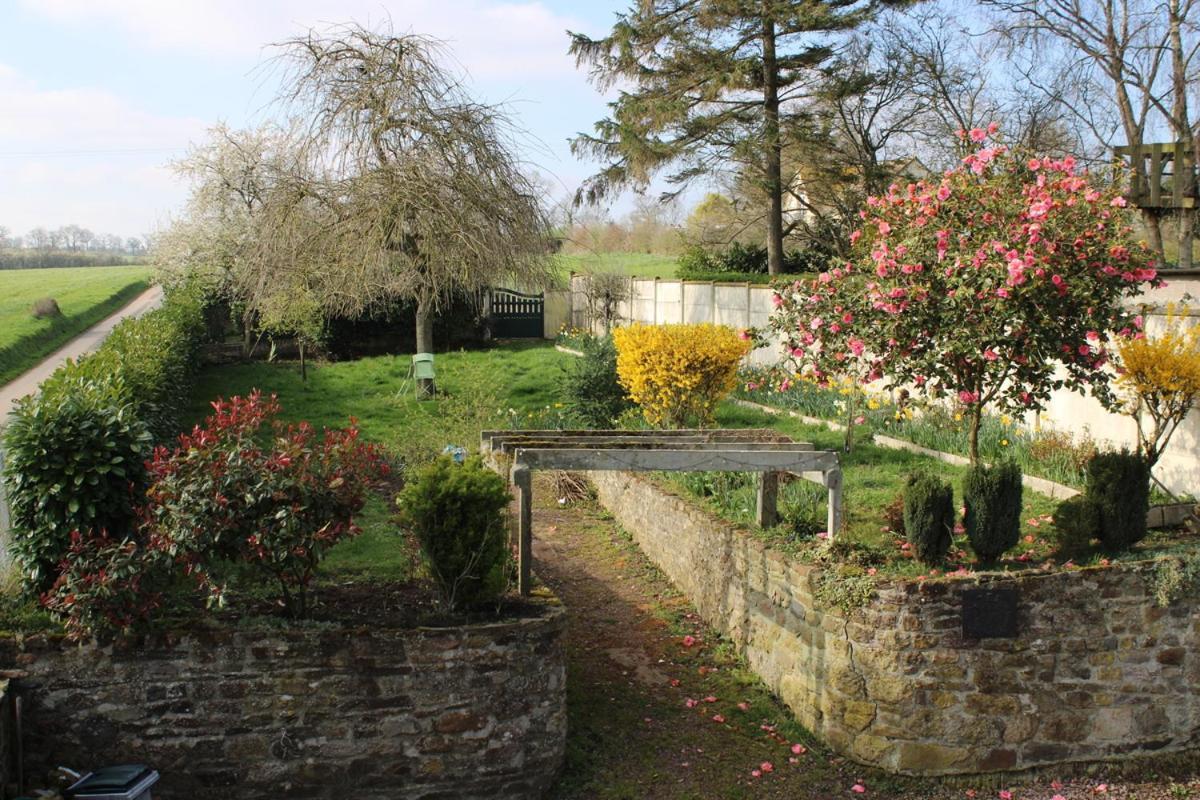 L'Abrigit Bed & Breakfast Curcy-sur-Orne Exterior photo